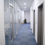 Ulička v Jičínské pobočce společnosti Compek