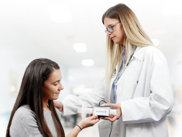 Spirometr SpiroSonic FLO je oboustranně propojen s hlavními ambulantními programy PC DOKTOR®, AMICUS®, Medicus, SmartMEDIX®, WinMedicalc, AIS a dalšími... Výrazně tak zjednodušuje a zefektivňuje práci v ambulanci či klinice. (COMPEK)